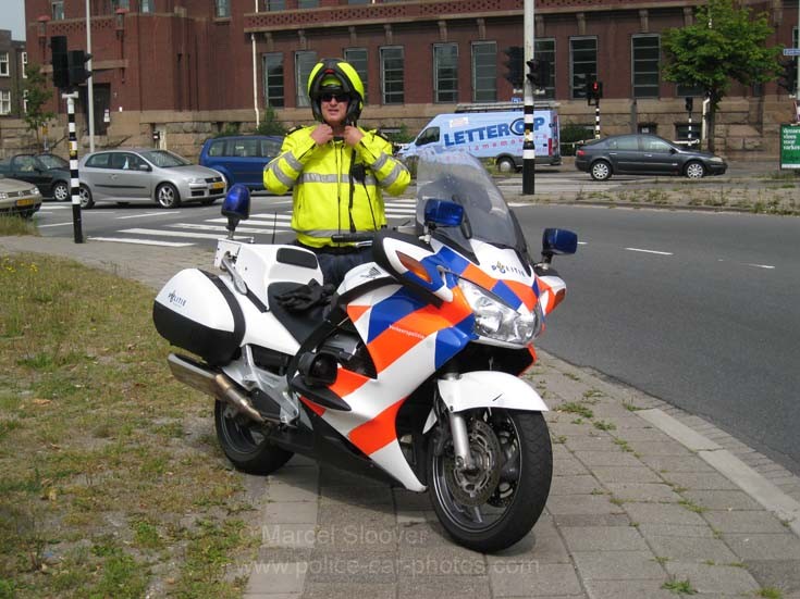 Verkeers politie Haaglanden Honda motorcycle