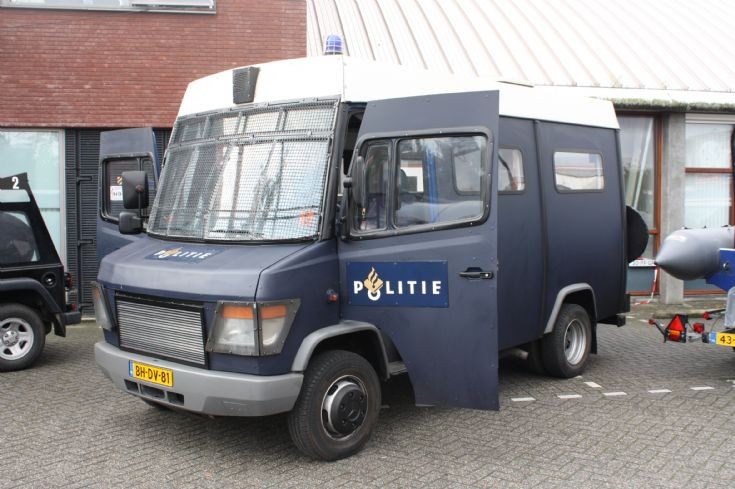 Riot police in Haaglanden