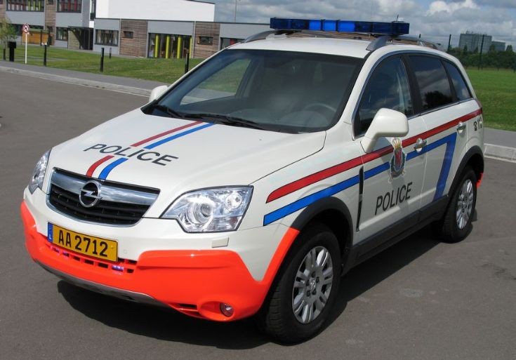 This is an OPEL Antara 4x4 CDTI AA2712 used by a regional Traffic Police