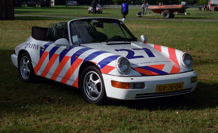 The Dutch Highway patrol used to drive in these Porsche 911 Targa patrolcars