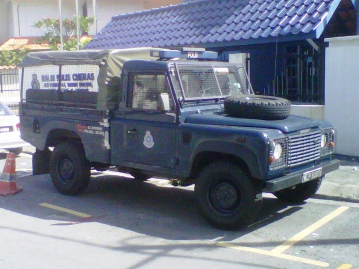 Royal Malaysia Police Landrover Defender TDi